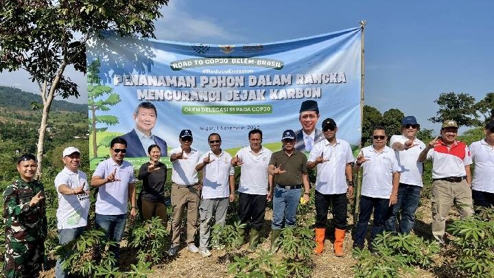 Pertamina dan Kementerian Lingkungan Hidup Tanam Pohon Produktif di Bogor