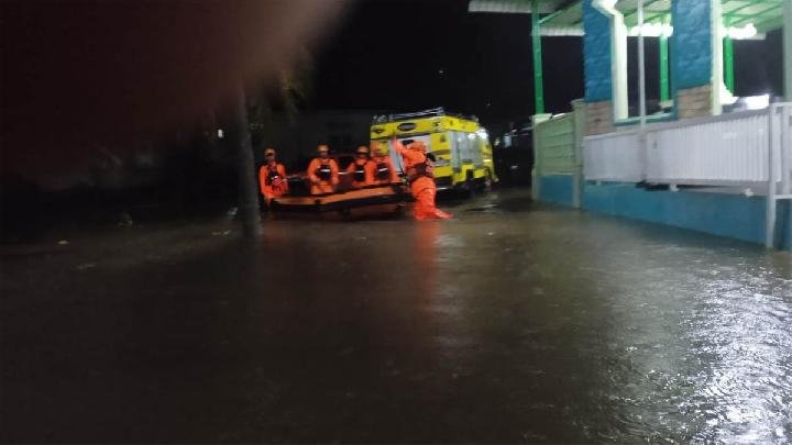 Listrik dan Internet di Tapanuli Tengah Terputus Akibat Banjir